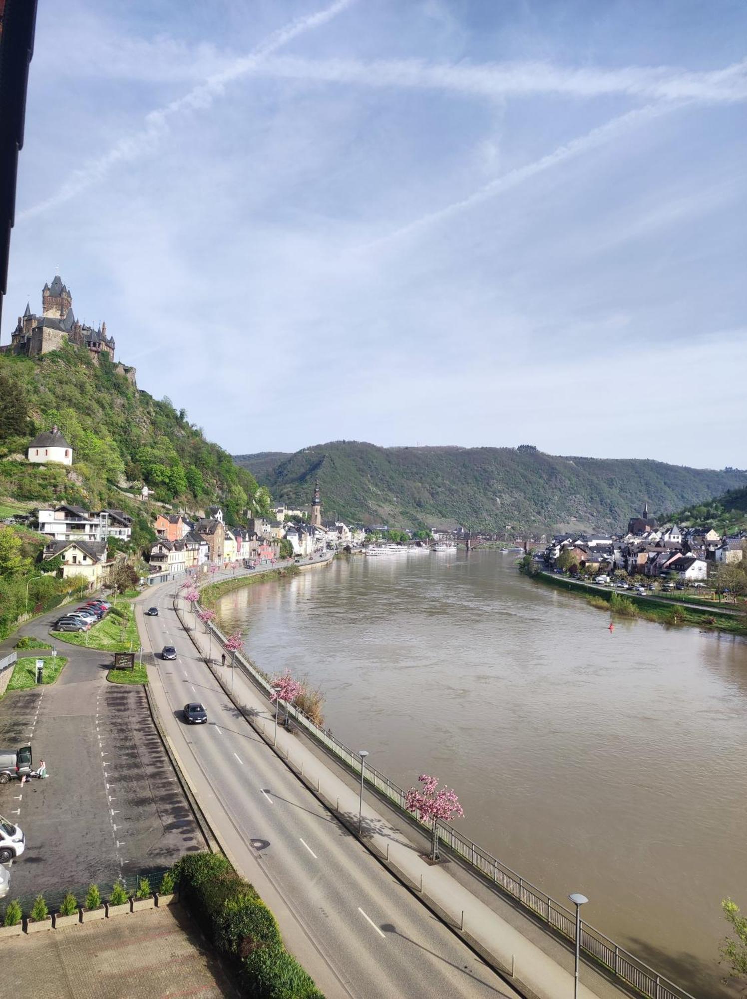 Panorama Oase Ferienwohnung Mit Blick Auf Mosel Und Reichsburg Commune fusionnée de Cochem-Land Extérieur photo